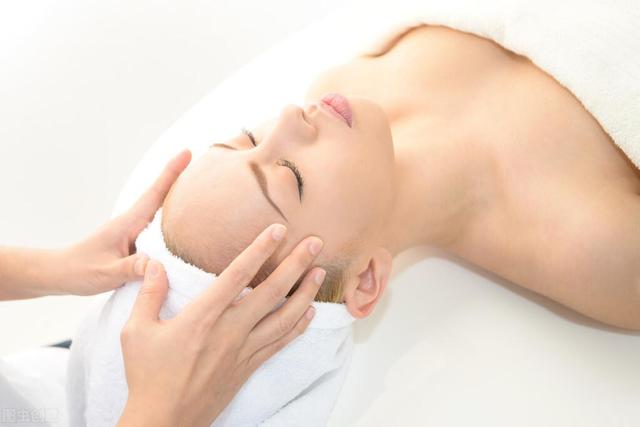 变美的护肤小技巧，滋润皮肤的4种方法有助于恢复紧致肌肤和弹性