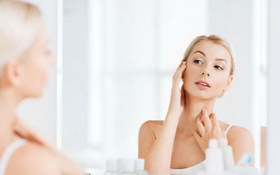 为什么每天都在涂水乳霜，皮肤依旧干燥？护肤专家教你正确的补水