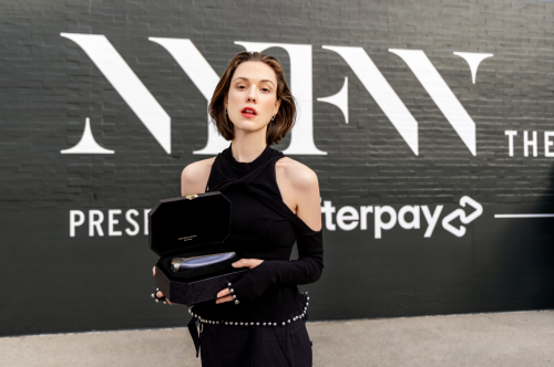 GEMO金茉亮相纽约时装周 呈现时尚与科技的结合