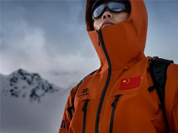 以珠峰为名登性能之巅 中国登山队冲锋衣MONT Q60