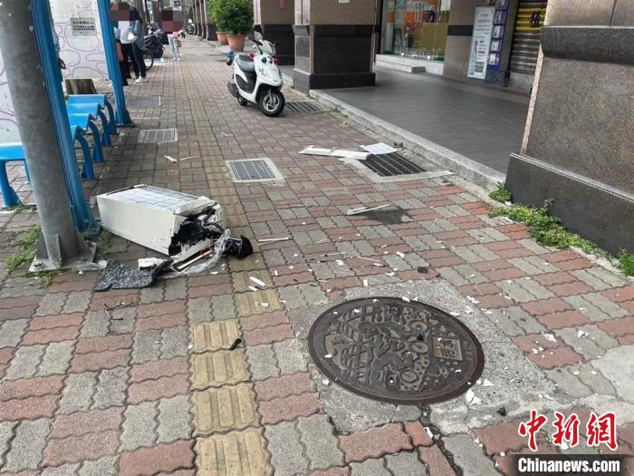 台湾一女大学生公交站被掉落空调外机砸中身亡